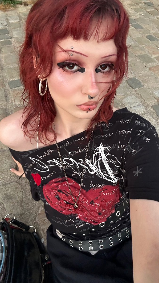 ketosaur3000's tweet photo. bonjour oomfs 💋 https://t.co/atWuiw9AJb