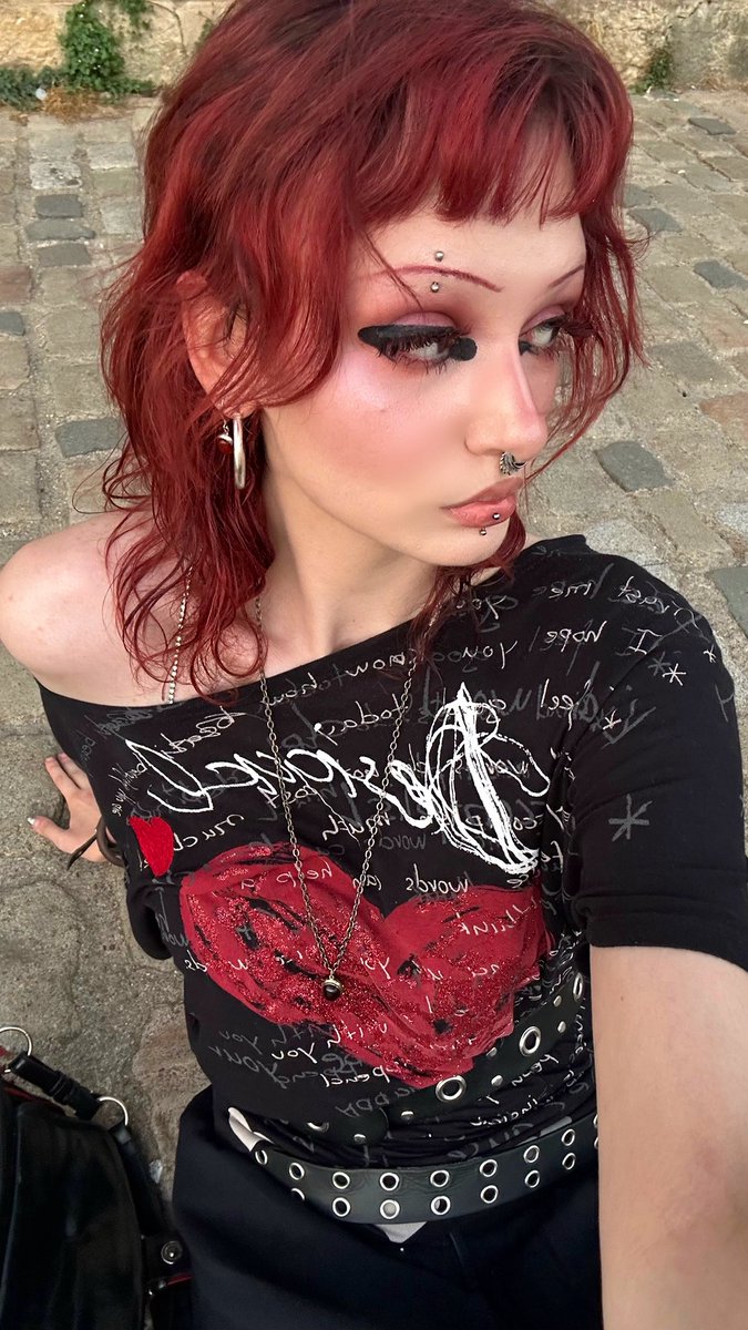 ketosaur3000's tweet photo. bonjour oomfs 💋 https://t.co/atWuiw9AJb