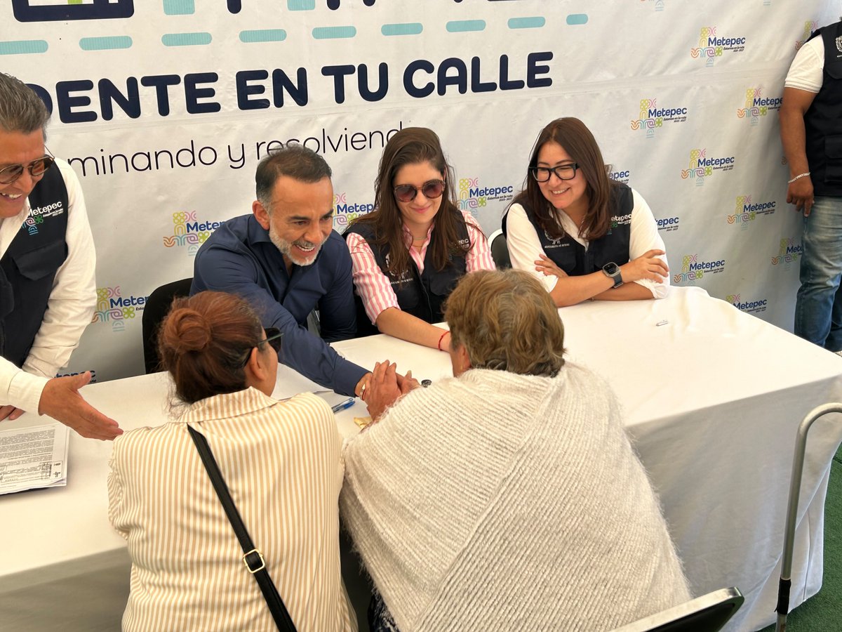 MetepecOPDAPAS's tweet photo. Presidente en tu calle en Parque la Providencia fue todo un éxito, donde el OPDAPAS de Metepec estuvo presente atendiendo tus dudas, reportes y peticiones.
#EstamosEnLaRuta 
@FerFlores_Emp 
@MetepecGobierno https://t.co/Sid2JaY4Gb