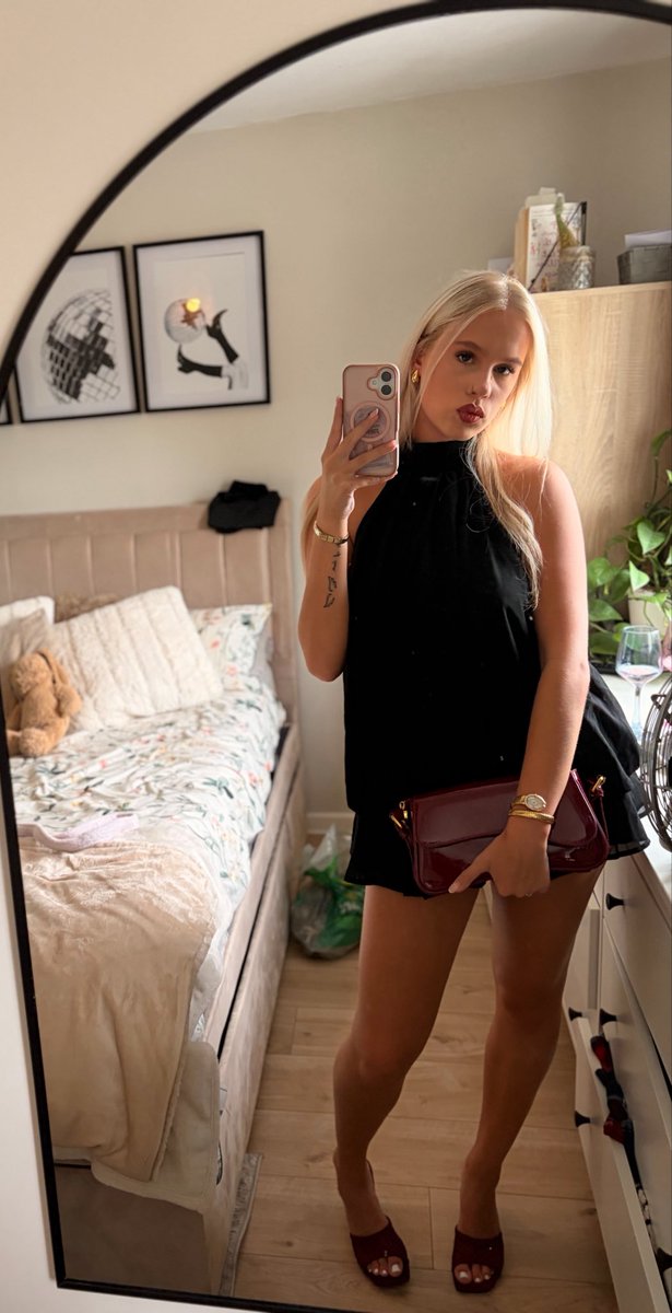 evierosec7's tweet photo. love these heels 👠 💅🐷 https://t.co/cDs9uAj75R