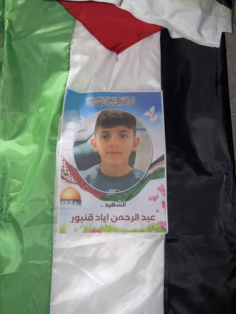 abod_bt's tweet photo. ليت حديثنا عن غزة يُغيّر شيئًا مما نعيشه، وليت المشاهد التي ترونها كل يوم تُحرّك فيكم شيئًا، وليت صرخاتنا تصل إلى قلوبكم فتوقظ ضمائركم.

نحن لا نبحث عن كلماتٍ عابرة ولا عن تعاطفٍ مؤقت، نحن نصرخ لأننا نتألم، وننادي لأننا ما زلنا نعيش هذه المأساة بكل تفاصيلها… فهل من قلبٍ يشعر؟ وهل من ضميرٍ يستيقظ؟