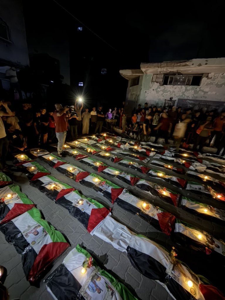 abod_bt's tweet photo. ليت حديثنا عن غزة يُغيّر شيئًا مما نعيشه، وليت المشاهد التي ترونها كل يوم تُحرّك فيكم شيئًا، وليت صرخاتنا تصل إلى قلوبكم فتوقظ ضمائركم.

نحن لا نبحث عن كلماتٍ عابرة ولا عن تعاطفٍ مؤقت، نحن نصرخ لأننا نتألم، وننادي لأننا ما زلنا نعيش هذه المأساة بكل تفاصيلها… فهل من قلبٍ يشعر؟ وهل من ضميرٍ يستيقظ؟