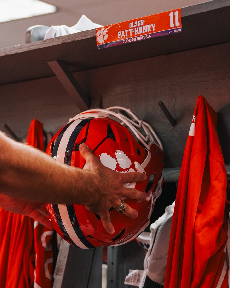 ClemsonFB's tweet photo. Almost time to get suited up. https://t.co/Xmgoj0ket8