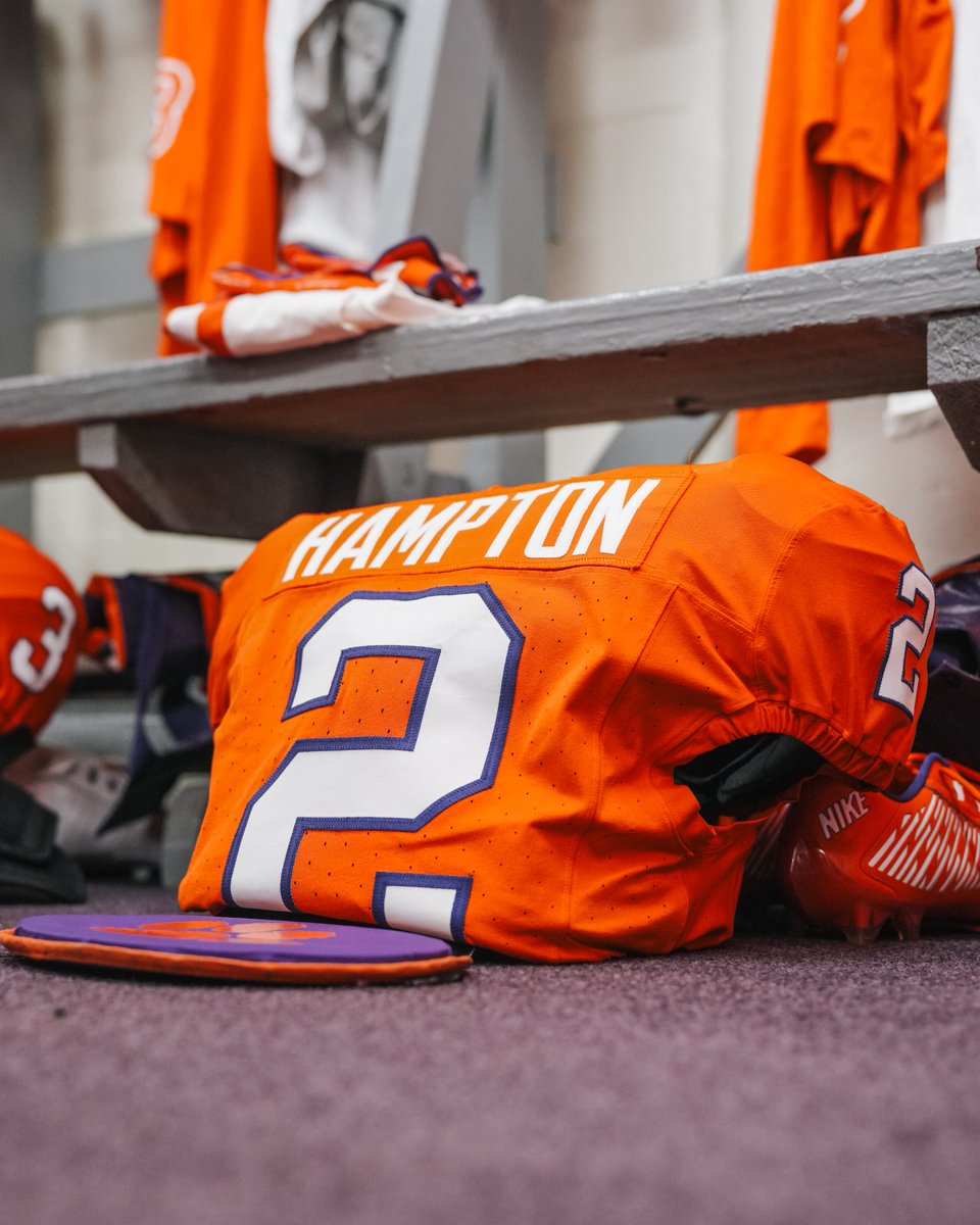 ClemsonFB's tweet photo. Almost time to get suited up. https://t.co/Xmgoj0ket8