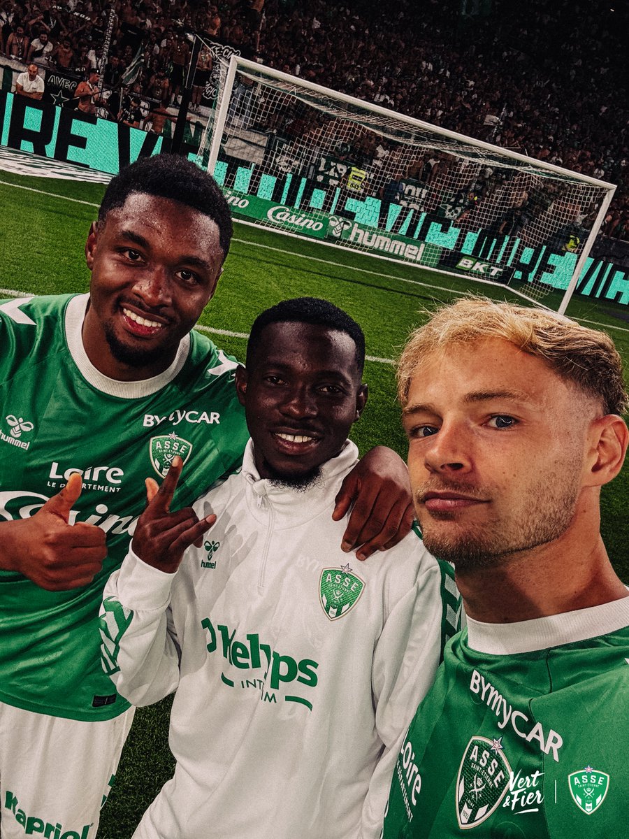 ASSEofficiel's tweet photo. Selfie des buteurs ? Selfie des artilleurs oui ! 👊 https://t.co/r6T3fLdd3M