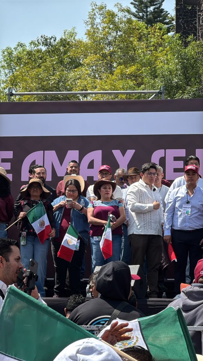 juanrubiog's tweet photo. Participamos en la Asamblea Ciudad de México en Defensa de la Transformación y la Soberanía Nacional, donde refrendamos que defender a la patria exige un pueblo organizado y consciente de su papel histórico. Frente a las presiones e intereses extranjeros que buscan someter a nuestra nación, la unidad popular es la mayor fortaleza para proteger la soberanía y consolidar el rumbo del país. Hoy, en la Plaza de las Tres Culturas, más de 20 mil personas demostramos de qué estamos hechos: de dignidad y de un profundo amor por lo que somos, por nuestros logros y por México.

#PorLaDefensaDeLaSoberanía
#SigamosHaciendoHistoria
@GPMorenaCdMex
@MorenaCiudadMex