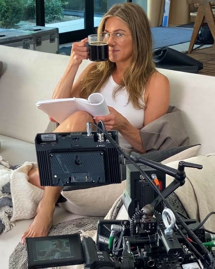 JenniferAnp4's tweet photo. I'm on set now, How's is your day going dear 😘😘 https://t.co/AcZTxWSnll
