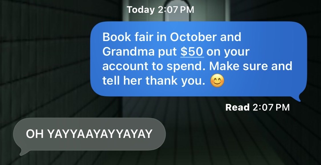 twitchyxginger's tweet photo. So glad my daughter still loves to read! ☺️💖 https://t.co/lQ1jDiGxJw