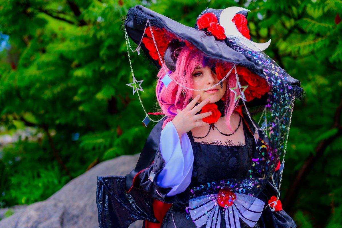 YukiCat19's tweet photo. I can finally post my witch of Twitch @ironmouse cosplay!! 14 months of love, passion and spite!!! I am competing in my local cosplay contest today in this so wish me luck!!! https://t.co/Yscz9exYs7