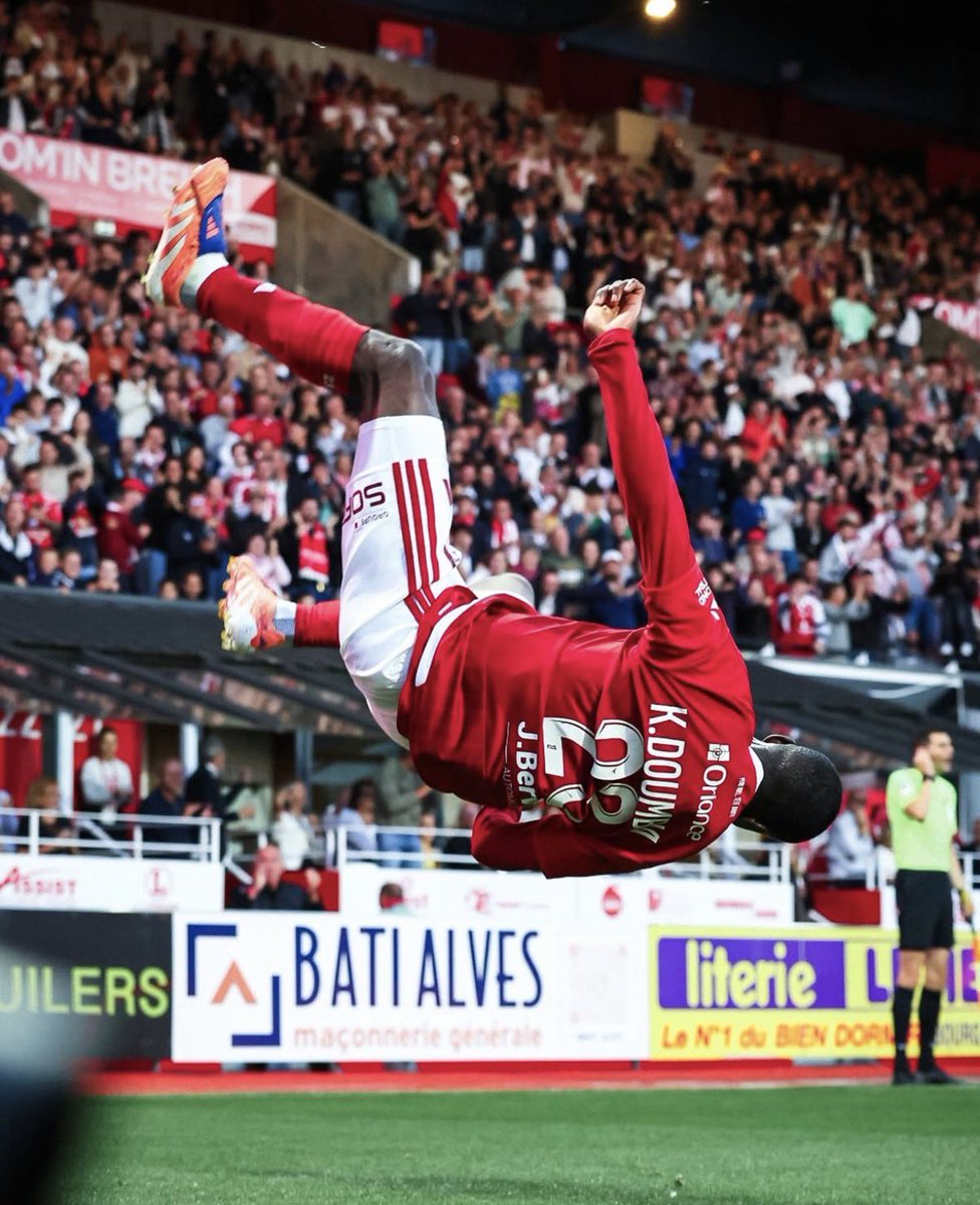 AiglesDuMali_'s tweet photo. Kamory Doumbia 🇲🇱 (23 ans) auteur d’un DOUBLÉ avec le Stade Brestois ! 

4 buts - 1 passe décisive en 3 matchs 🥳 https://t.co/msBvJohENo