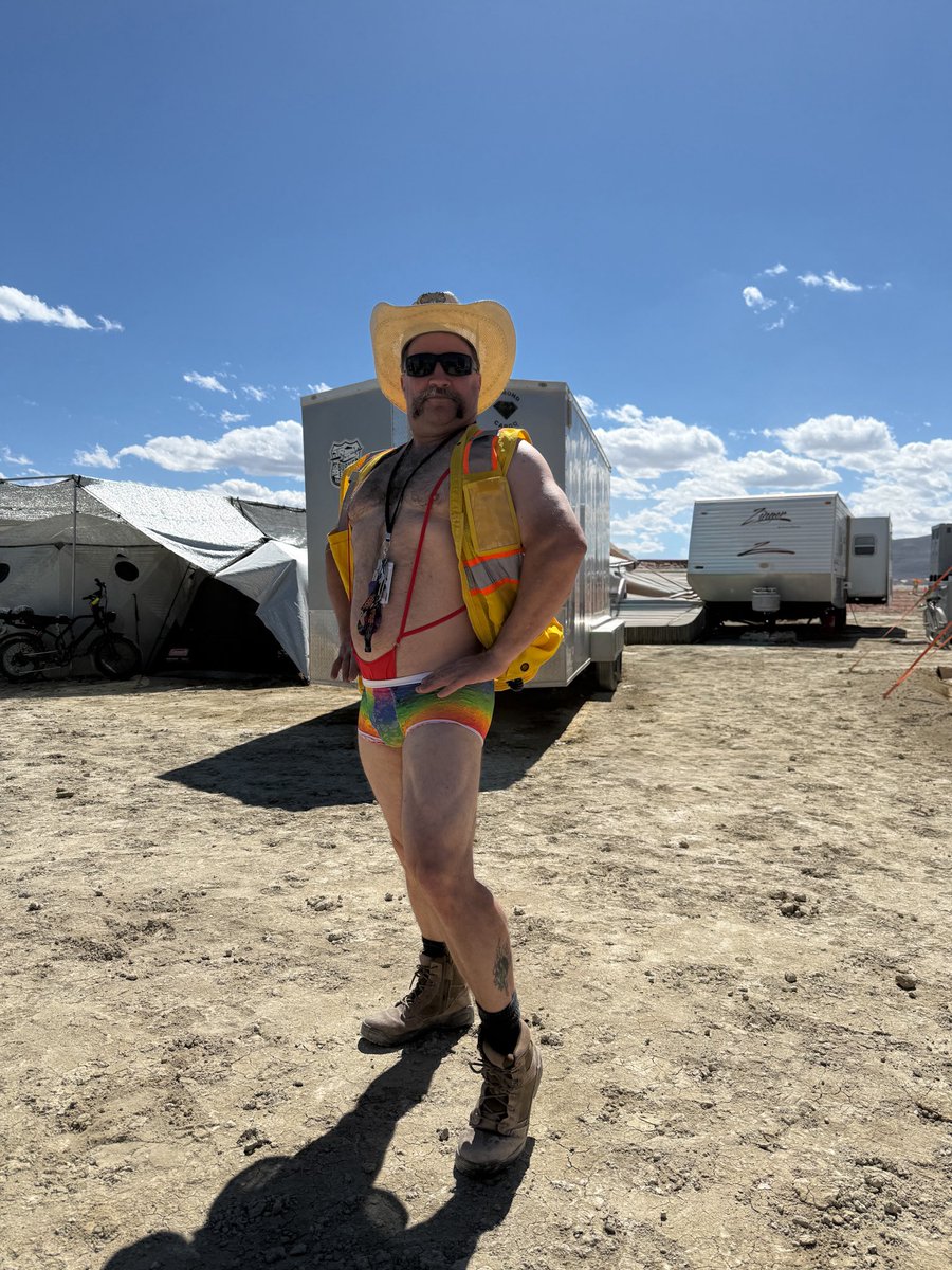 MajWillMartin's tweet photo. Burning Man thirst trap…. https://t.co/94dpVgi21c