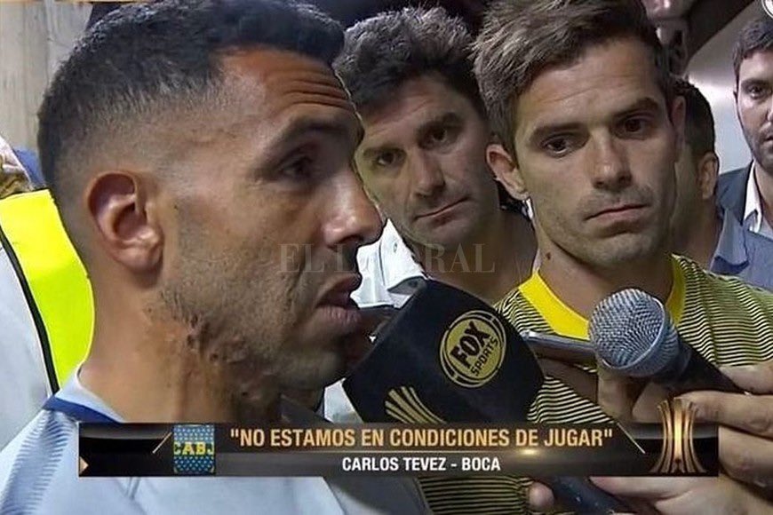 cris__ese's tweet photo. Pablo Pérez con el ojo tapado, Tévez diciendo que no están en condiciones y que los están obligando a jugar, Angelici en un taxi blanco con una banda roja 

Fuimos felices https://t.co/LB5Vo0jaDX