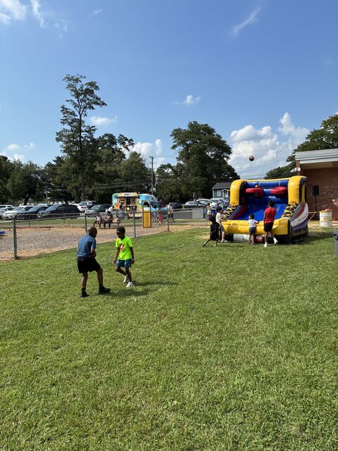 FreedomFedCU's tweet photo. One week down! 🎒🍎 Sending a big thank-you to the teachers, support staff and everyone who helped local students start the year strong. We loved visiting back-to-school events and connecting with our school communities! 💙💛 #BackToSchool #FreedomToHelp https://t.co/2PTRUvs49q