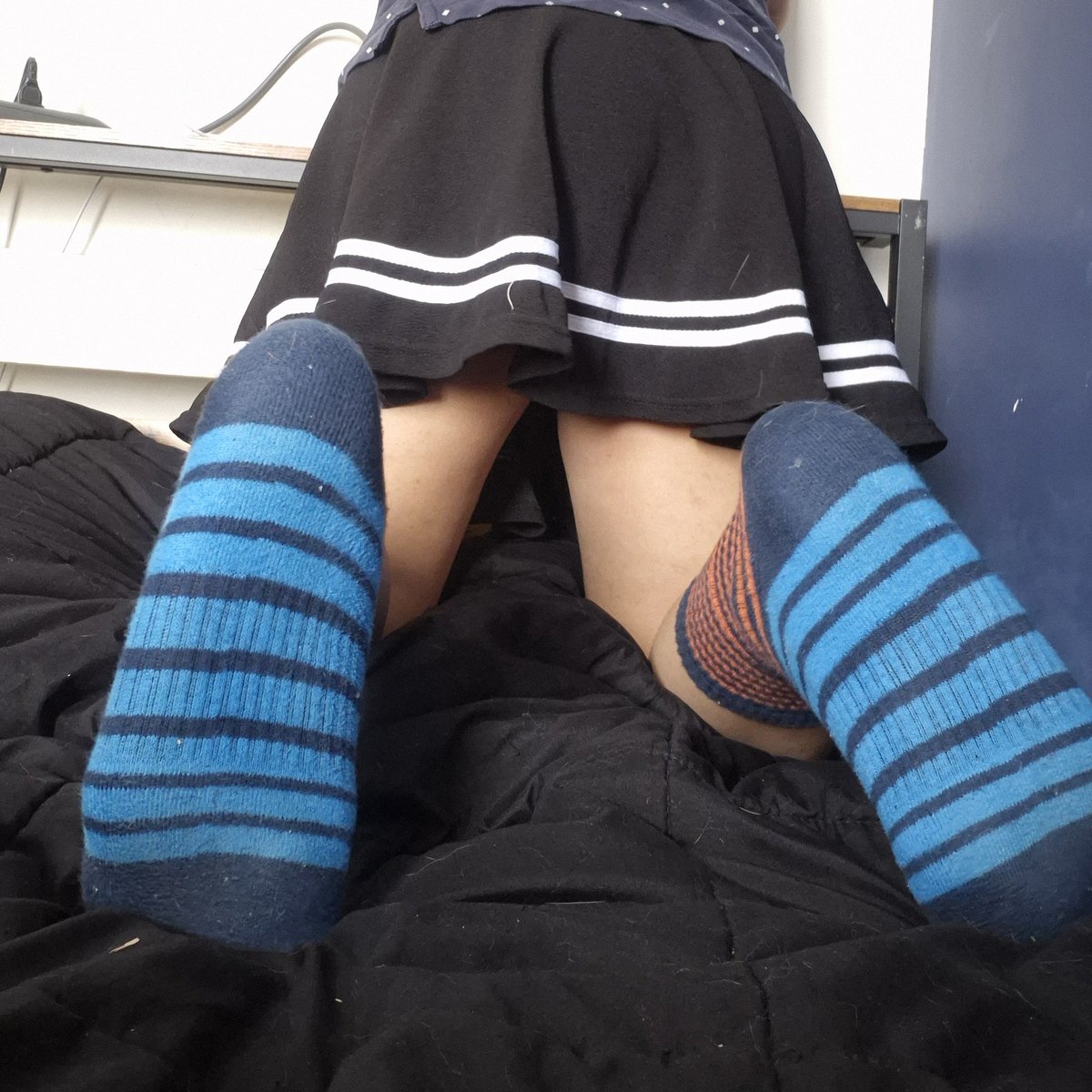 wildwolf_17's tweet photo. Just a femboy showing off his socks
#feet #femboy #femboyfeet #boyfeet https://t.co/1AzIvmvfbs