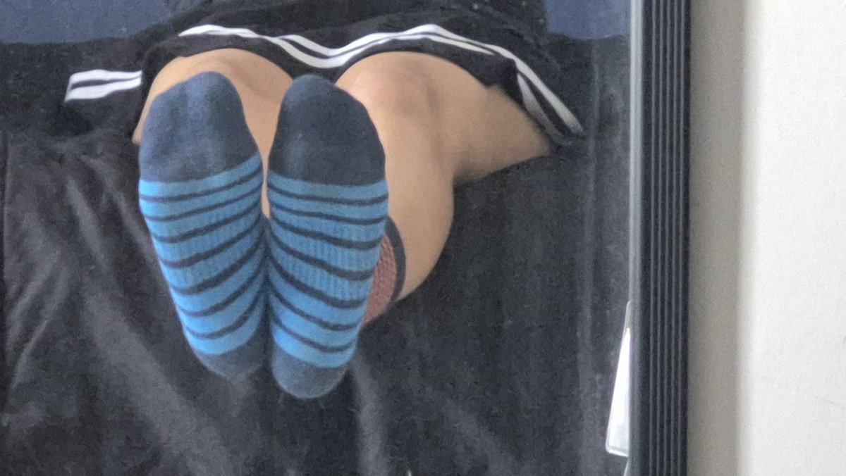 wildwolf_17's tweet photo. Just a femboy showing off his socks
#feet #femboy #femboyfeet #boyfeet https://t.co/1AzIvmvfbs