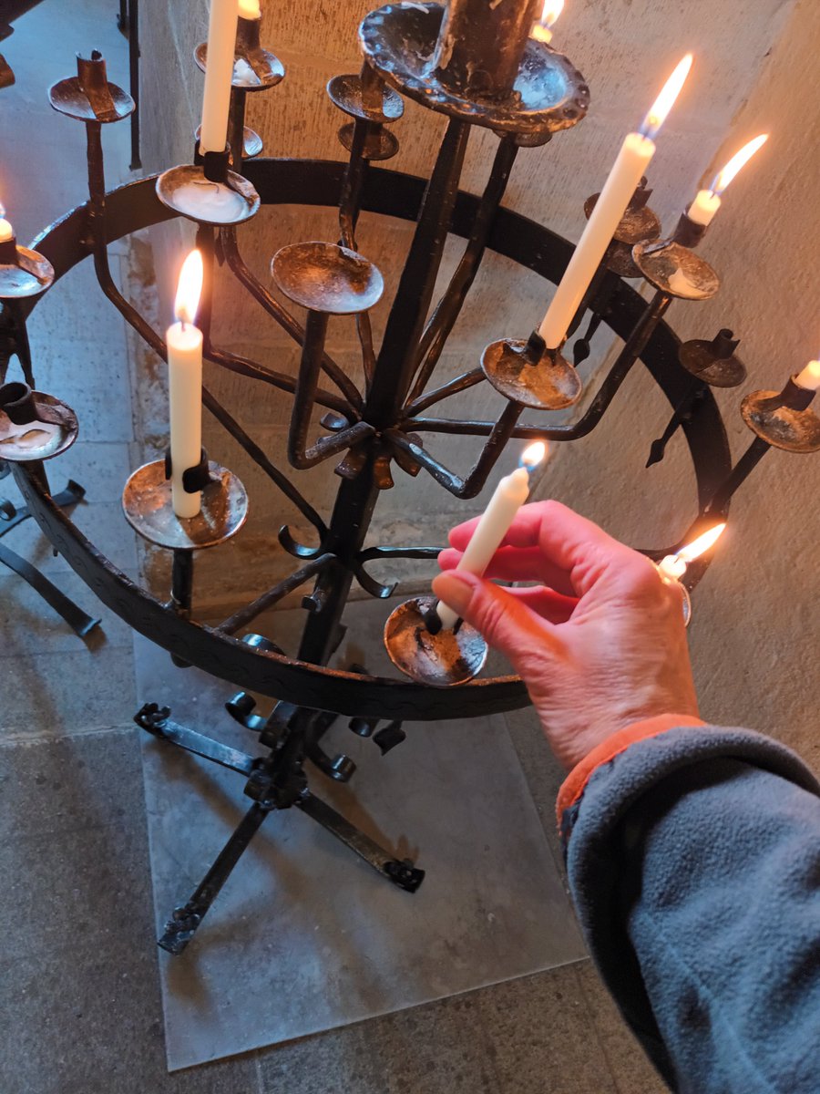 kristallnaach's tweet photo. Ich habe eine🕯Kerze🕯angezündet..
für einen ganz besonderen Menschen!
#Kerzenbaum 🖤🕯❤️ #Erinnerung
#Besichtigung 🥰 #Kloster #Vreta
#Kyrka🦌#Schweden 🇸🇪 #Sverige
😎#Stuga🌳im #Wald 🌊 am #See😝
#ÖrebroLän26😁🫎 #Elchenländle26
😍#Schweden26🦌#Elchenländle 🇸🇪 https://t.co/ORz0ALuJGb