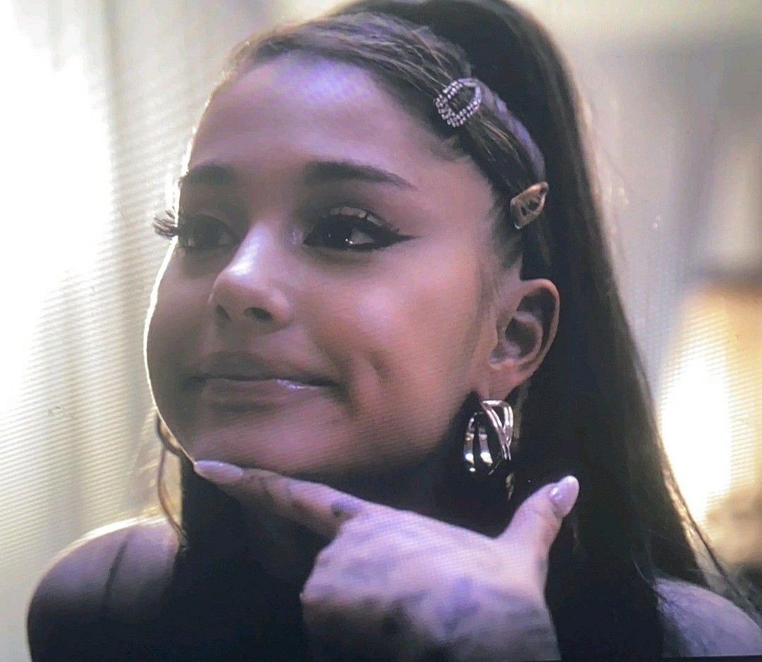 deerlybae's tweet photo. my sister and her bf are inviting me over to watch the odyssey with them at 00:50 🤕 https://t.co/nxQSSPcLTH