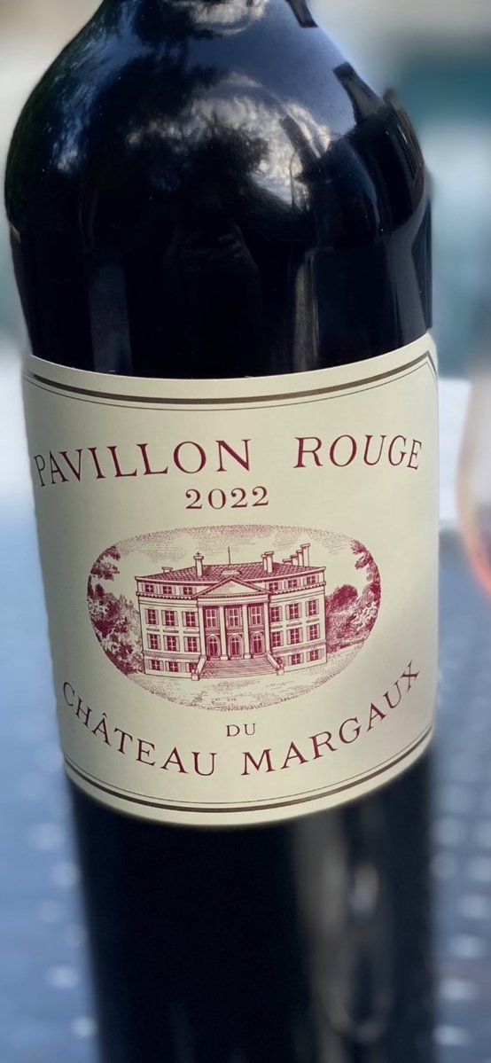 lebonvinfr's tweet photo. Here’s what was #inmyglass 🍷
BORDEAUX, in southwestern France, has over 60 appellations. Its maritime climate, shaped by the Atlantic and Gironde estuary, moderates temperatures and supports a long growing season. Diverse soils nurture Cabernet Sauvignon, Merlot, Cabernet Franc, Petit Verdot, Malbec and Carmenère, alongside Sémillon, Sauvignon Blanc and Muscadelle. From Bordeaux, we narrow our focus to the Médoc Peninsula.
HAUT-MÊDOC, the southern part of the Médoc Peninsula closest to Bordeaux, stretches along the Gironde Estuary. Its maritime climate and well-drained gravel soils favor Cabernet Sauvignon, complemented by Merlot, Cabernet Franc and Petit Verdot. Its six communal appellations are Margaux, Moulis-en-Médoc, Listrac-Médoc, Saint-Julien, Pauillac and Saint-Estèphe.
MARGAUX , the southernmost of Haut-Médoc’s six communal appellations and closest to Bordeaux, has the highest number of 1855 Classified Growths, with 21. Its deep Garonne gravels over clay-limestone subsoils benefit from a temperate oceanic climate influenced by the Atlantic and Gironde Estuary. Cabernet Sauvignon leads, followed by Merlot, Cabernet Franc and Petit Verdot. Its estates include Château Margaux, one of Bordeaux’s five Premiers Grands Crus Classés.
The wine #inmyglass is Pavillon Rouge, the historic second wine of Château Margaux, dating back to the 17th century and formally named since 1906. It’s made by the same team with the same care as the Grand Vin, using grapes from the estate that express its style. The blend relies primarily on Cabernet Sauvignon, along with Merlot, Cabernet Franc, and Petit Verdot, depending on the vintage. The 2022 blend is 64% Cabernet Sauvignon, 24% Merlot,7% Petit Verdot, and 5% Cabernet Franc. The estate describes2022 as its most powerful Pavillon Rouge to date, yet still balanced.
It showed beautifully with herb-crusted lamb and a red wine reduction, alongside pommes Anna and roasted vegetables.
À votre santé 🍷
Thanks for traveling through the wine #inmyglass @damewine @yycbikefoodwine
#chateaumargaux #pavillonrouge
