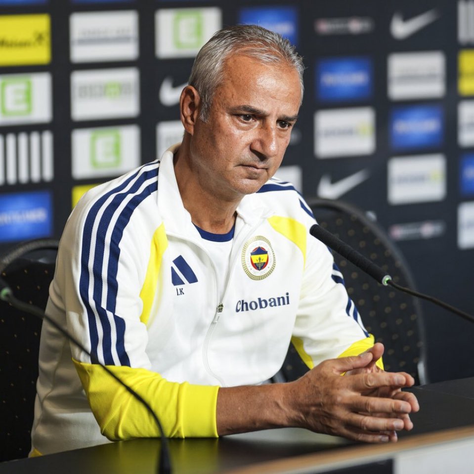 fenerokocha's tweet photo. Adam İlhan Fakılı ile,Olaitan ile ve Emirhan ile oynuyor hadi oradan sen hoca falan değilsin İsmail Kartal https://t.co/xrNt4JcNz3