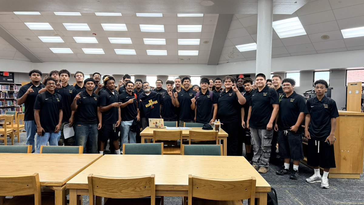 PHSMATADORFB's tweet photo. Congratulations to our Matador Teacher of the Week, Coach Maynard! Thank you for everything you do! 〽️

@CoachMac_PHS @CoachHorner81 @CoachWatkins832 @phsmats https://t.co/P6jCvYwVNy