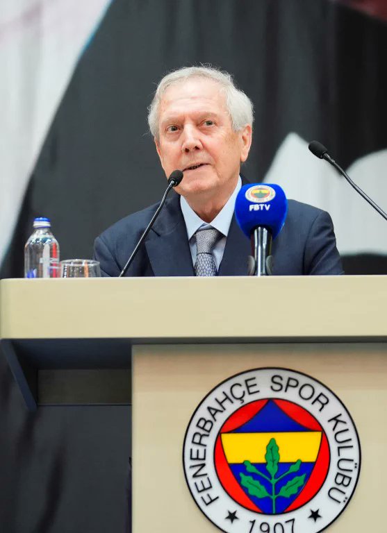 darkwebhaber's tweet photo. Aziz Yıldırım: 

"Mert Müldür diye bir oyuncu var, niye faydalanmıyoruz?" https://t.co/yyAmokSooV