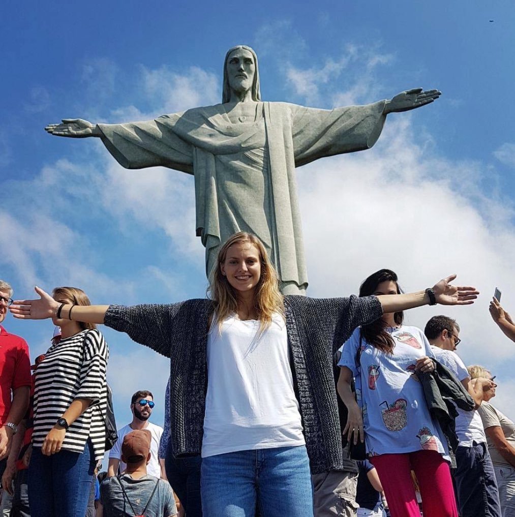 jcnnierrubwx's tweet photo. a lua de mel delas vai ser no rio https://t.co/mQKSwxFGaJ