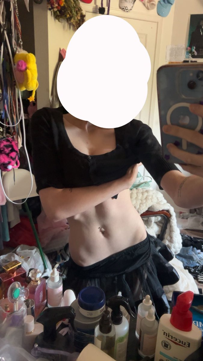 Meowsticalkitty's tweet photo. Bc! Bloated from binging and period but yay almost bmi 17! https://t.co/kxq2CVsLGv