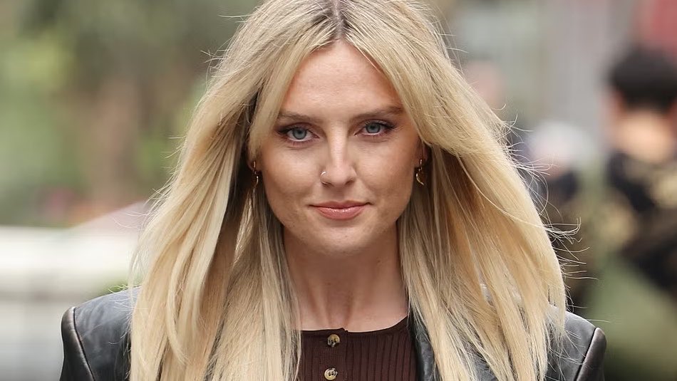 FakeShowbizNews's tweet photo. Little Mix star Perrie Edwards says she was interested to learn that Tesco Mobile uses O2’s network infrastructure.

“Pretty nice of O2 to allow that - though I suspect some money has changed hands,” she speculated https://t.co/B0F4kKKqSk