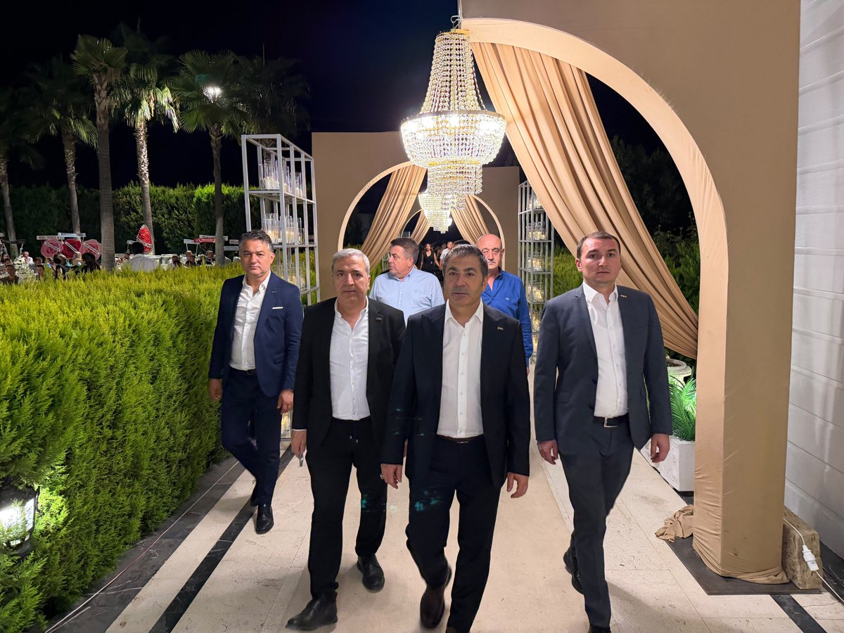 erdogan_ugr's tweet photo. #Denizli Ticaret Odamızdaki (#DTO) üyelerimizden NST #İnşaat’ın sahibi Sayın Nusret Direk’in oğlu Emrullah'ın hayatını Hazal hanımla birleştirdiği #düğün törenine katılarak, ailelerin sevincini ve #genç çiftimizin mutluluğunu paylaştık. 👰🏻‍♀️🤵🏻‍♂️🌸 https://t.co/Vl0hAmbEDI