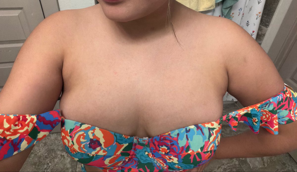Sweetpeach0077's tweet photo. A little tease https://t.co/DS6tQrFCc4