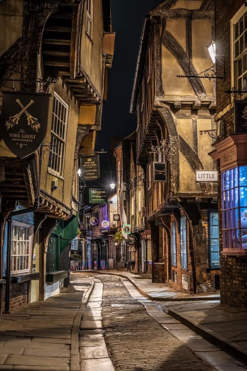GaiyKo's tweet photo. @XMentalidad Shambles, York, the UK https://t.co/TqSV3EYonJ