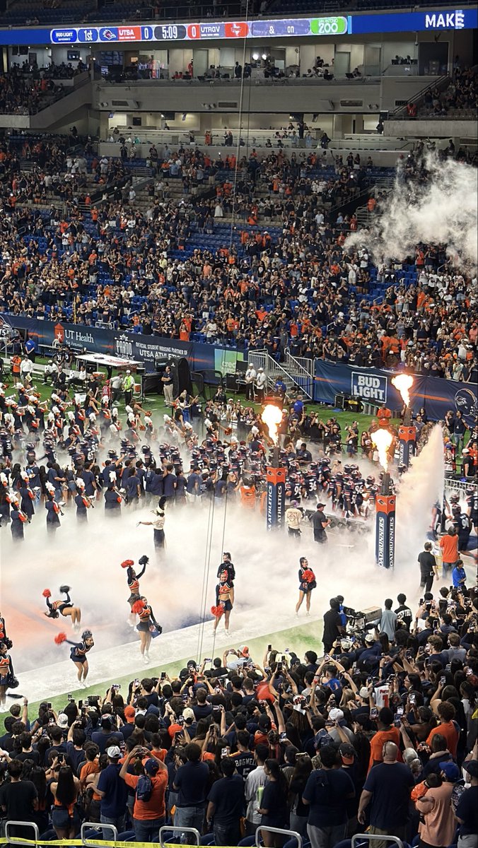 emireles_69's tweet photo. Welcome back Roadrunners!!! Protect the #Birdcage #UTSA #BirdsUp #UTSAfootball https://t.co/Ho9MNuuTIO