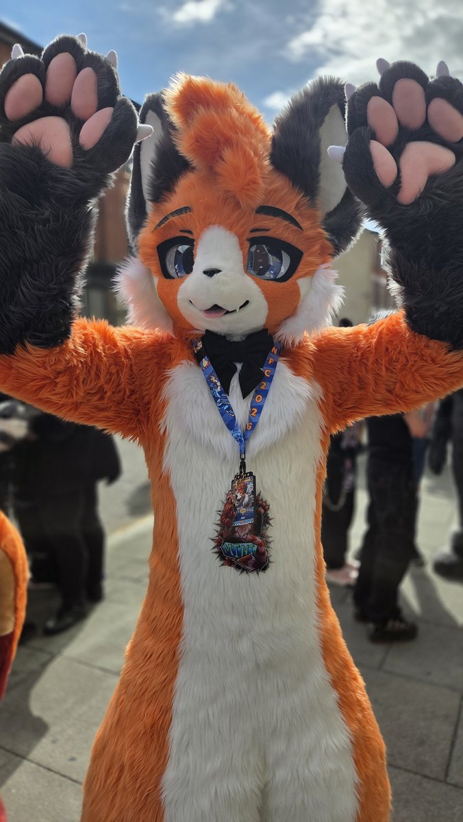 BalanOnX's tweet photo. Da floofs @FursNottingham
See you next month!
#furry #furrymeet #fursuit https://t.co/i74CtCHhwH