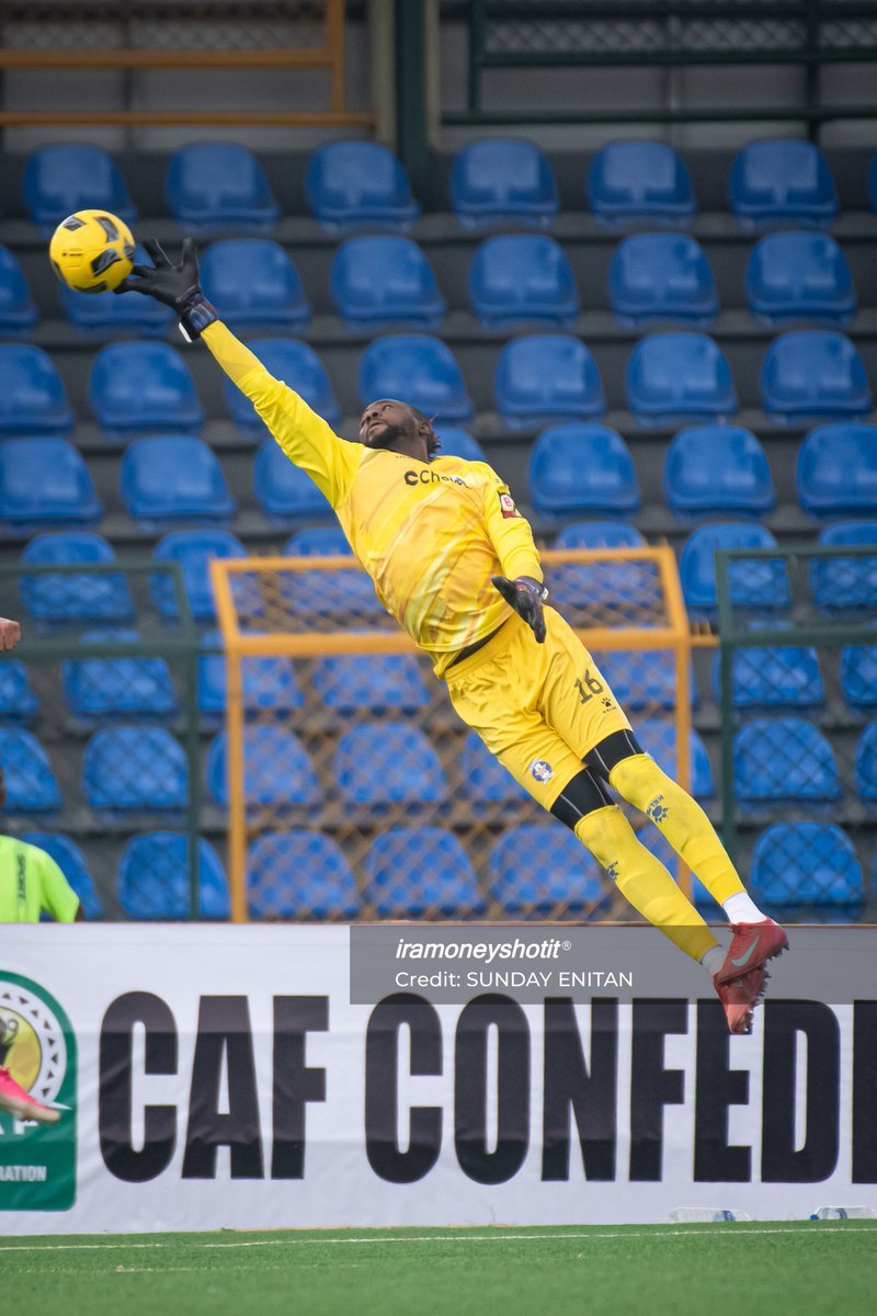 akoladsportshub's tweet photo. Shooting Stars shot stopper, Mustapha Lawal with full reflex.

📸📷 @iramoneyshotit 

#SHOCSS #CAFCC #akoladsport https://t.co/5iiyZASLtb