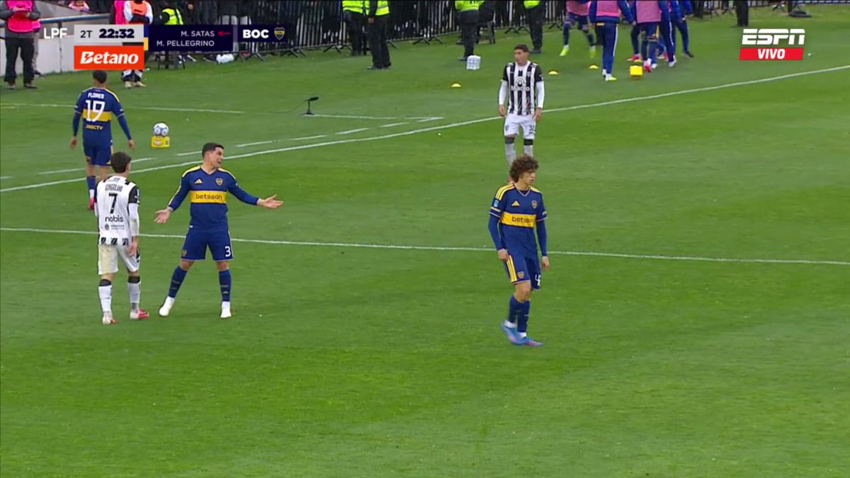 la12tuittera's tweet photo. 68' Doble cambio en #Boca: Se fueron #Satas y #Pellegrino, entraron 'Jagger' #Herrera y #Blanco.
#Arruabarrena cambió el sector izquierdo de la defensa. https://t.co/VivlWdRvBA