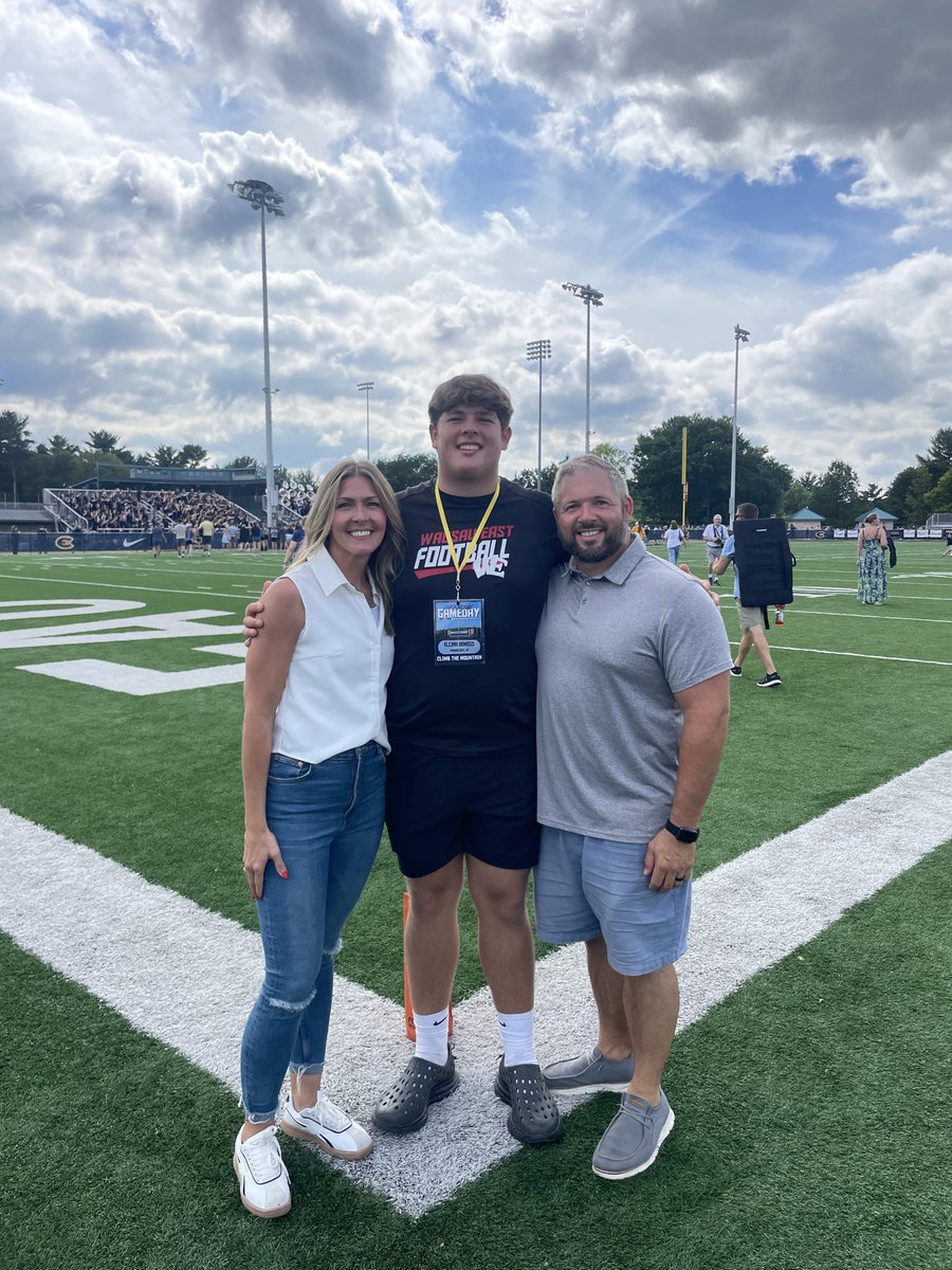 ElijahDemo9465's tweet photo. Thank you @CoachMcHugh62 for having me out at to watch the Blue golds play. Had an amazing time and can’t wait to hopefully get back on campus soon!! @MJ_NFLDraft @PrepRedzoneWI @UWECFootball @Coach_KramerFB https://t.co/1oBQ1NinVO