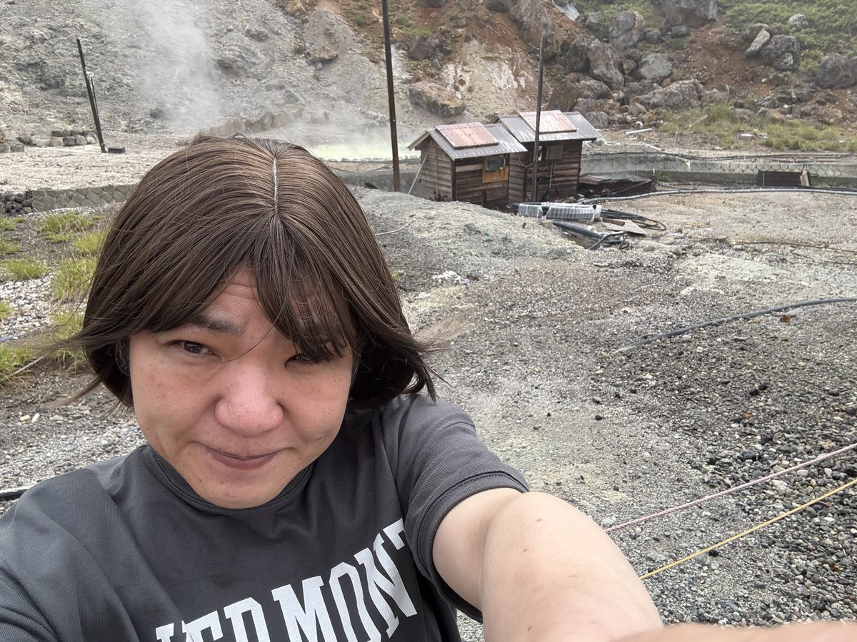 ako_akai's tweet photo. 旅デート2日め
万座温泉お泊まりからの
湯畑からの
国道最高地点
濃霧で景色は見えずでした https://t.co/dJx5gBI3jS