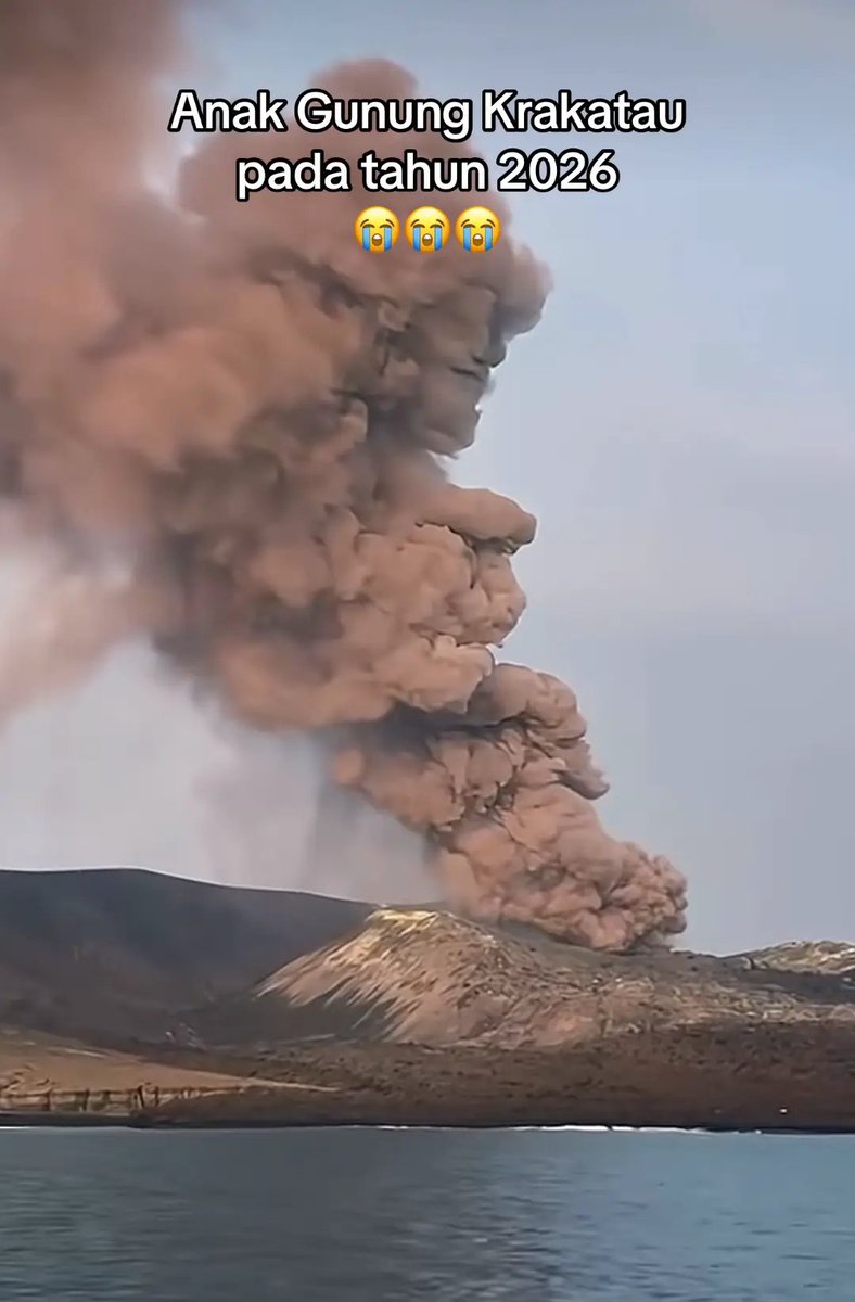 Mhd_Junn's tweet photo. Letusan gunung Krakatau 🥀 https://t.co/lAtz7lHfGD