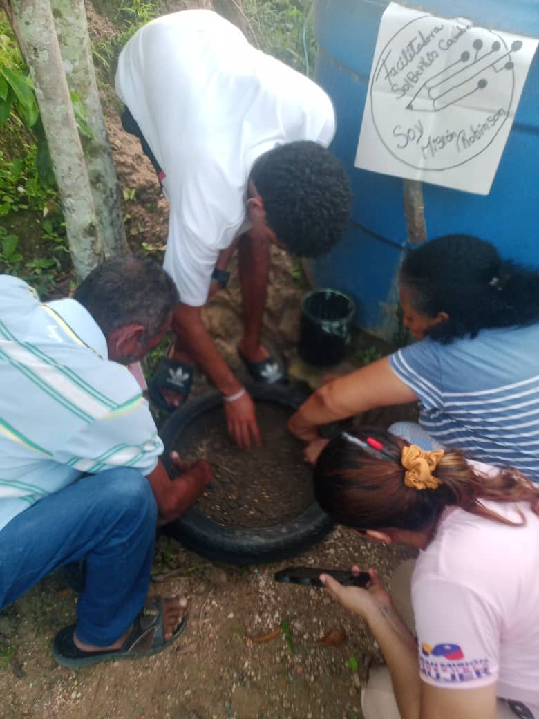 MROBINSONYARA's tweet photo. #05Sep En los ambientes de clases del mcpio Independencia los patriotas junto a sus facilitadores realizaron sus prácticas productivas en las áreas agrícola y artesanía.
@NicolasMaduro 
@HectoRodriguez https://t.co/IvDkwbOe3U