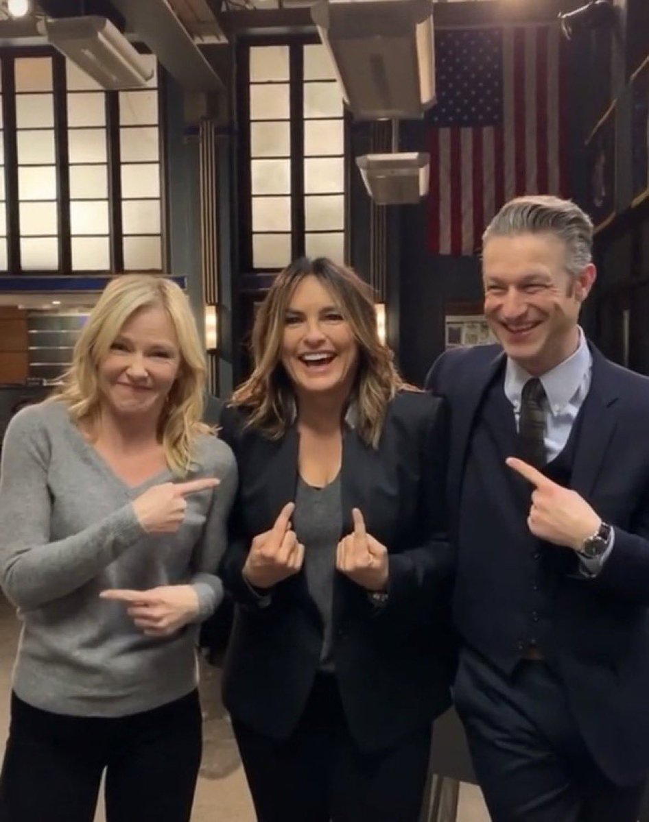 LemonadeShelly's tweet photo. Who’s a 4x Emmy Winner?? 🏆🏆🏆🏆 https://t.co/38Vwefc1jq