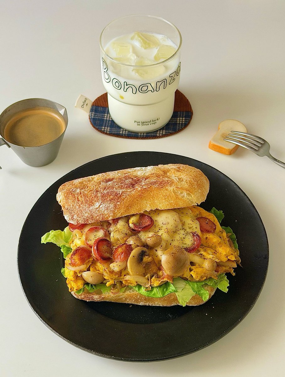 CenileeT's tweet photo. Ciabatta trứng phô mai !
Ăn tầm này trưa khỏi ăn nữa rồi 😜
#ciabatta
#banhmi
#easyrecipe
#anngon
#breakfast https://t.co/WFNiLrfeHa