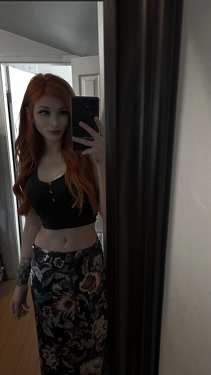TwitchYvette's tweet photo. 🍁 https://t.co/TSYr4qoie2