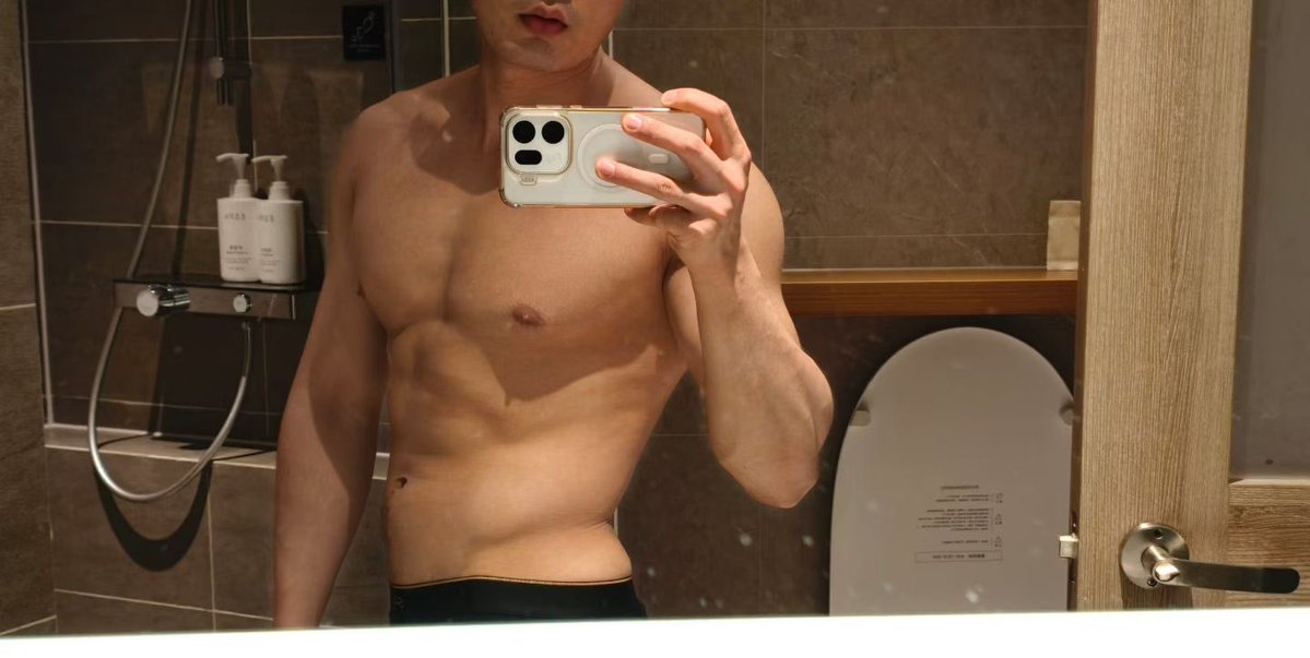 Akendp0r's tweet photo. 怎么你们都可以玩到夫夫，我也想尝试呀，看着自己的对象被别人操，肯定很刺激 https://t.co/CgeD8UnU9j
