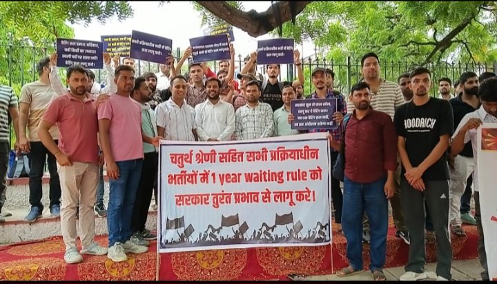 DRBABAL01's tweet photo. वेटिंग अभ्यर्थियों की मेहनत और उम्मीद का सम्मान करते हुए चतुर्थ श्रेणी भर्ती में 1 Year Waiting Rule लागू किया जाए।
#1YearWaitingRule_लागू_करो @BhajanlalBjp @BJP4Rajasthan @JogarampatelMLA @KumariDiya @mladrpremchand 
@arjunrammeghwal @DrKirodilalBJP https://t.co/zCCGx70PaE