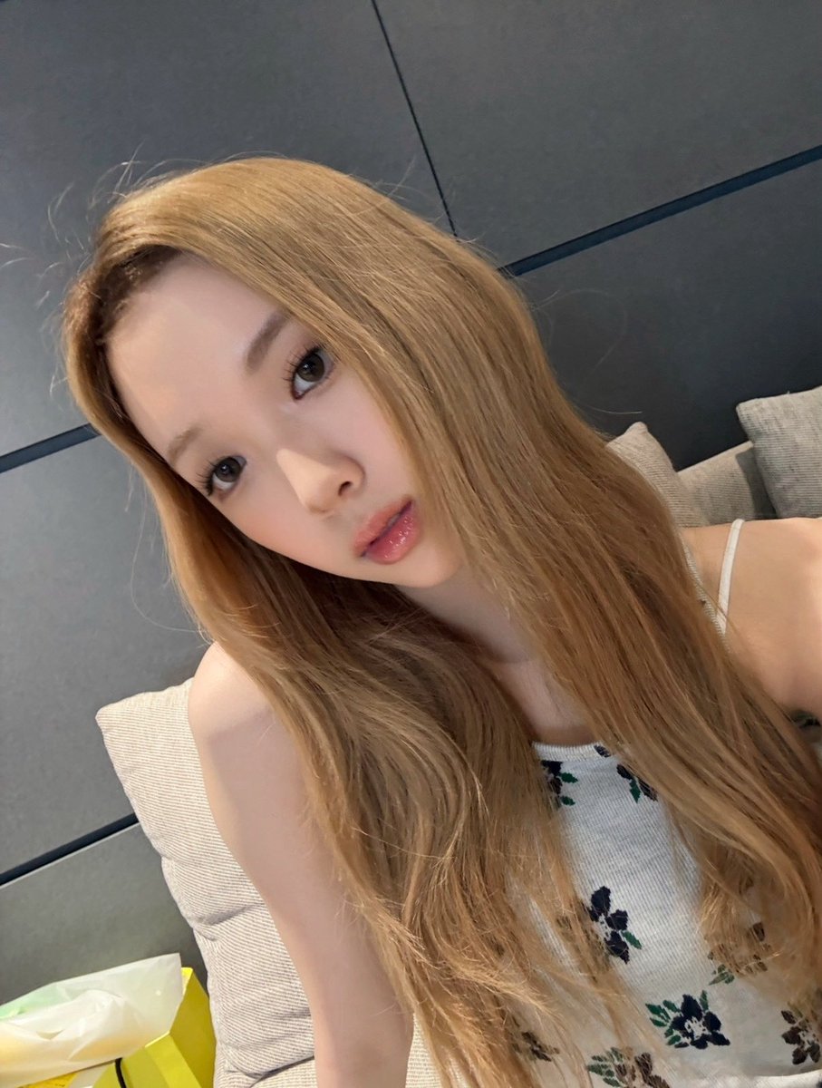 kwonelenaz's tweet photo. Today’s little chapter: our first live radio show 📻
 I was nervous at first, but ended up having so much fun! hehe. did you see it? 

So, off to lunch now 🍕🍪 point &amp; messages are open! ✉️

#TUIDE #튜이드 #ELENA #엘레나 https://t.co/zMKyv1ZkXe