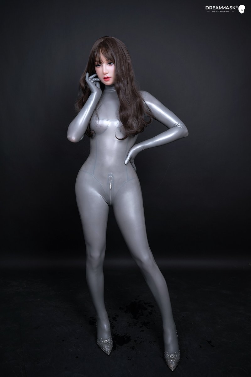 DMSfetish's tweet photo. 后天塑造的弧度，接纳每一份主动选择的美~
🎭： 娇玲美臀
👗：@RubberBunnyCN 
👤：@cgmaskdoll https://t.co/dZxQxnuX9b