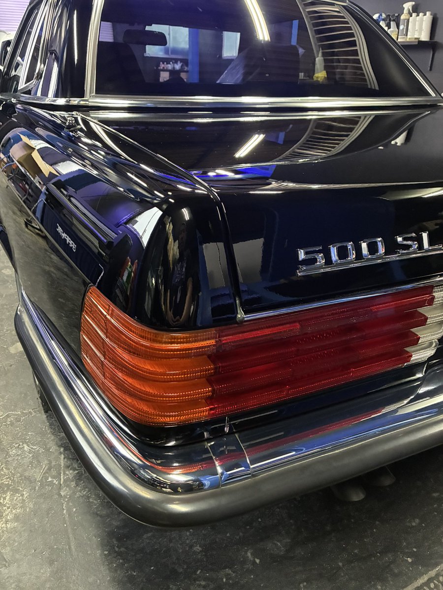 Uncuoreofficial's tweet photo. 「SLのコーティング」でR107が入庫してくるのウチあるあるかもしれないです。
オ��ジナル塗装・最近再塗装した箇所・いつ再塗装したか不明な箇所とパネルごとに事情が違いましたが、無事に終わってお返しです。
それにしても雰囲気あるなぁ〜 https://t.co/ZAUG9lJlWb