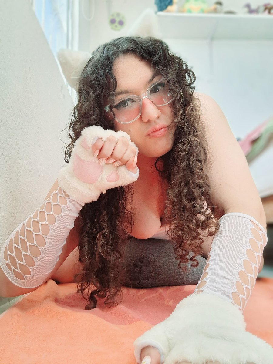 Curvynicky's tweet photo. Una gatita putita MYAU!? busco patrocinador de cosplays y atuendos o lenceria, sesiones de fotos y videos personalizados o videollamadas 💦🍒🍑🍓🍍📲
#gatita #kitty #hentai #otaku #xxx #hentaikitty #gatitaputita #nya #myau #kittyh #kittycos #cosplay #customs #disfraz #sexy #furry https://t.co/CRKuREKL5b