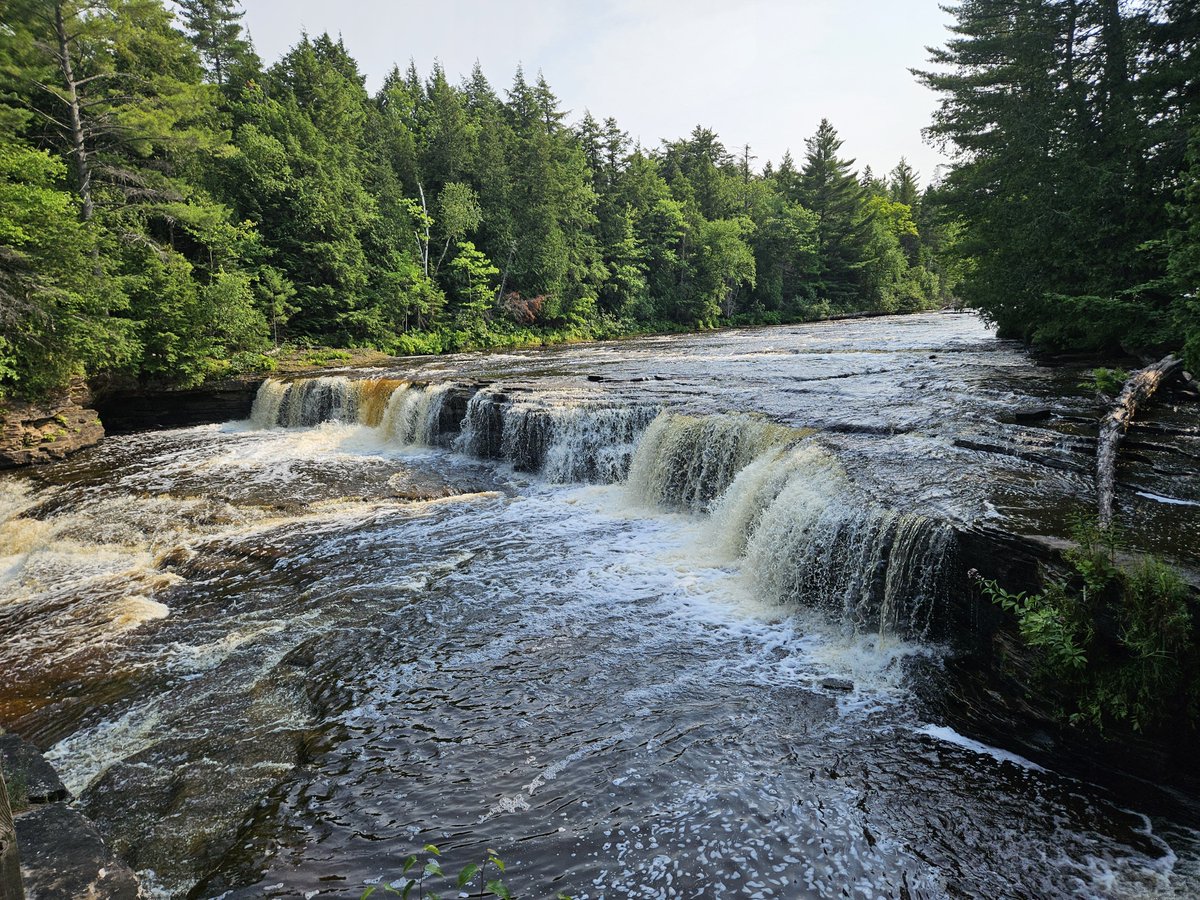 RyanJohns30's tweet photo. A great waterfall from a hike i took a few weeks ago. https://t.co/xyb3tzMreg