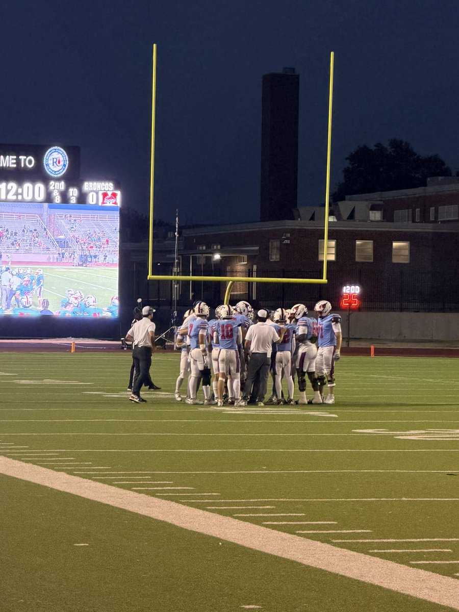 sburtrisd's tweet photo. Friday Night Lights at Eagle-Mustang Stadium! 🏈❤️💙 Nothing better than Mustang football, Friday night energy, and cheering on our Pearce students!

Proud to be a Mustang! 🐴❤️💙 #GoMustangs #PearceLC #FridayNightLights https://t.co/AomPY1uVM0